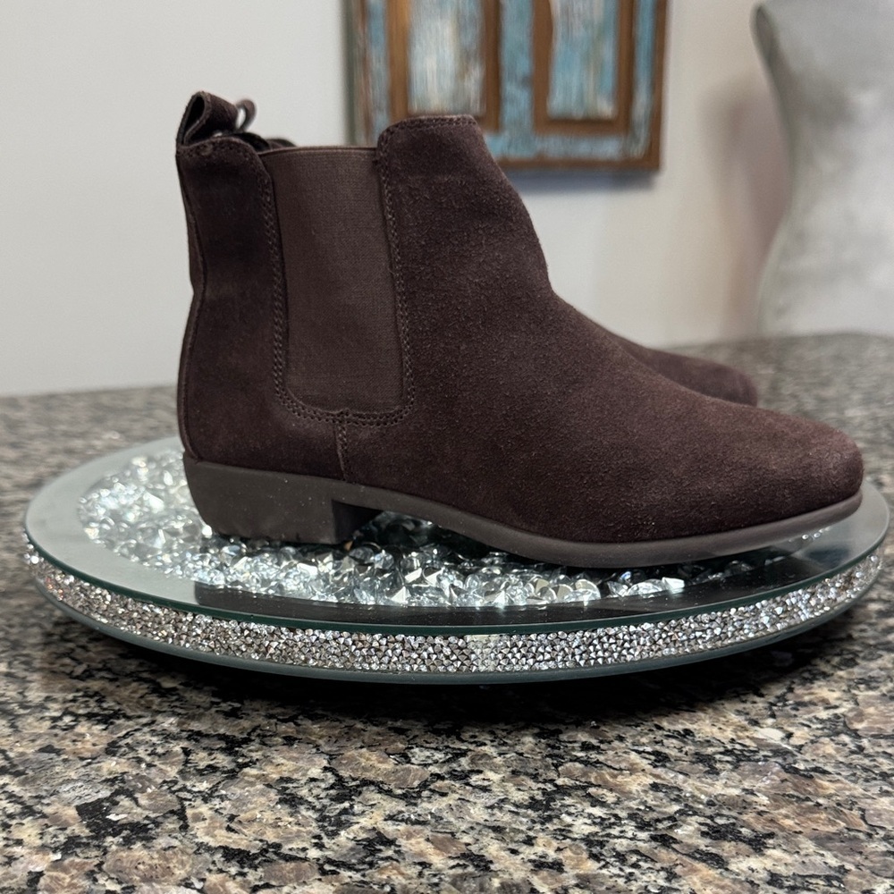 AEROSOLES Step Dance Brown suede leather Ankle Bootie NWOT 6